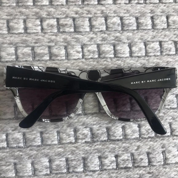 Marc Jacobs Sunglasses - Picture 2 of 8